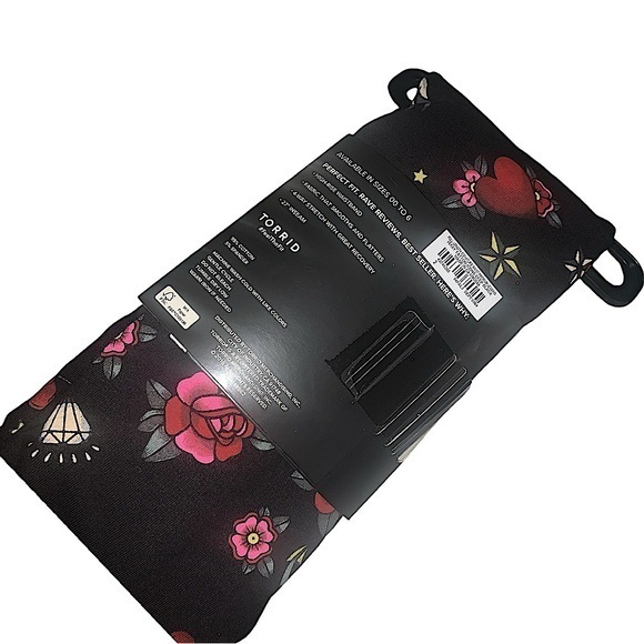 TORRID Skulls, Flowers, Hearts Pixxy Tattoo Icons Premium Legging NWT Size 3X - Picture 6 of 9